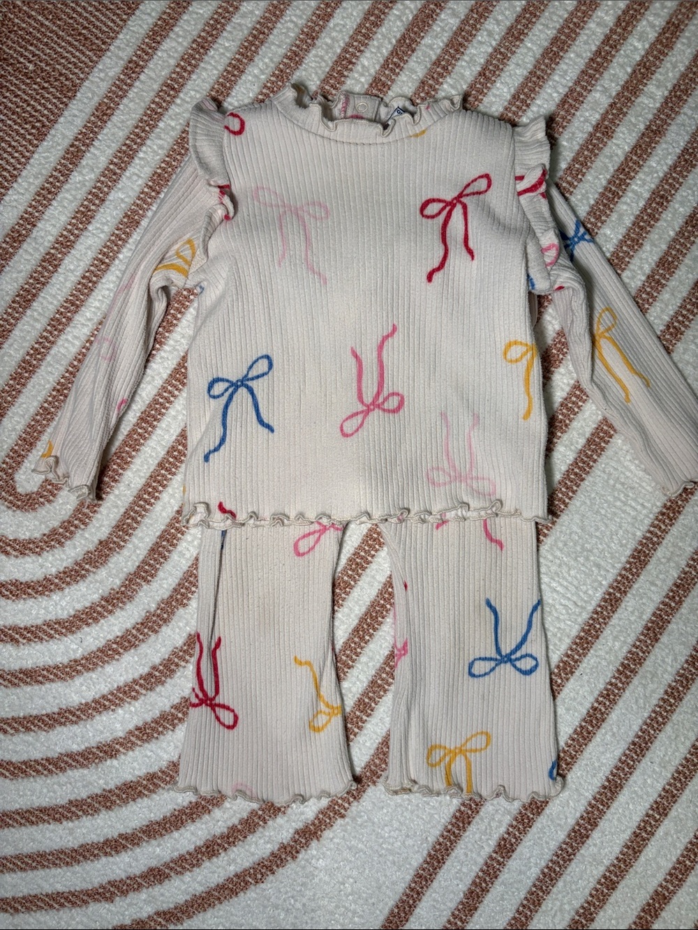 Old Navy Cream Ribbed Bow Set